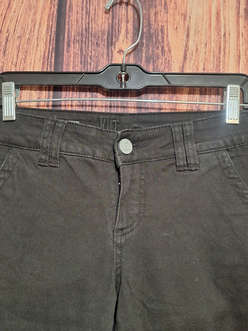 Kut from the Kloth Black Milla Bermuda Shorts Womens Size 2. - Picture 2 of 5